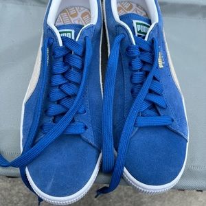Women’s size 8 Puma shoes